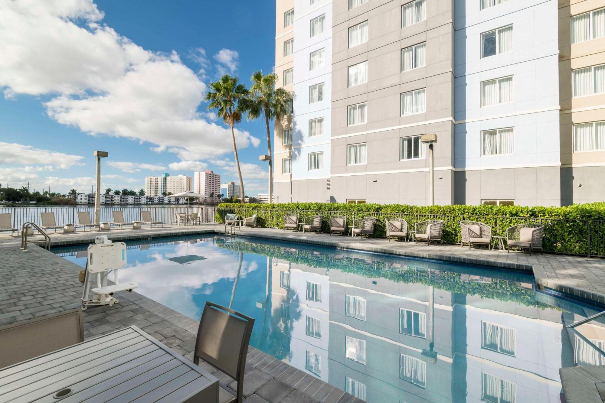 Homewood Suites Miami Airport/Blue Lagoon Ngoại thất bức ảnh