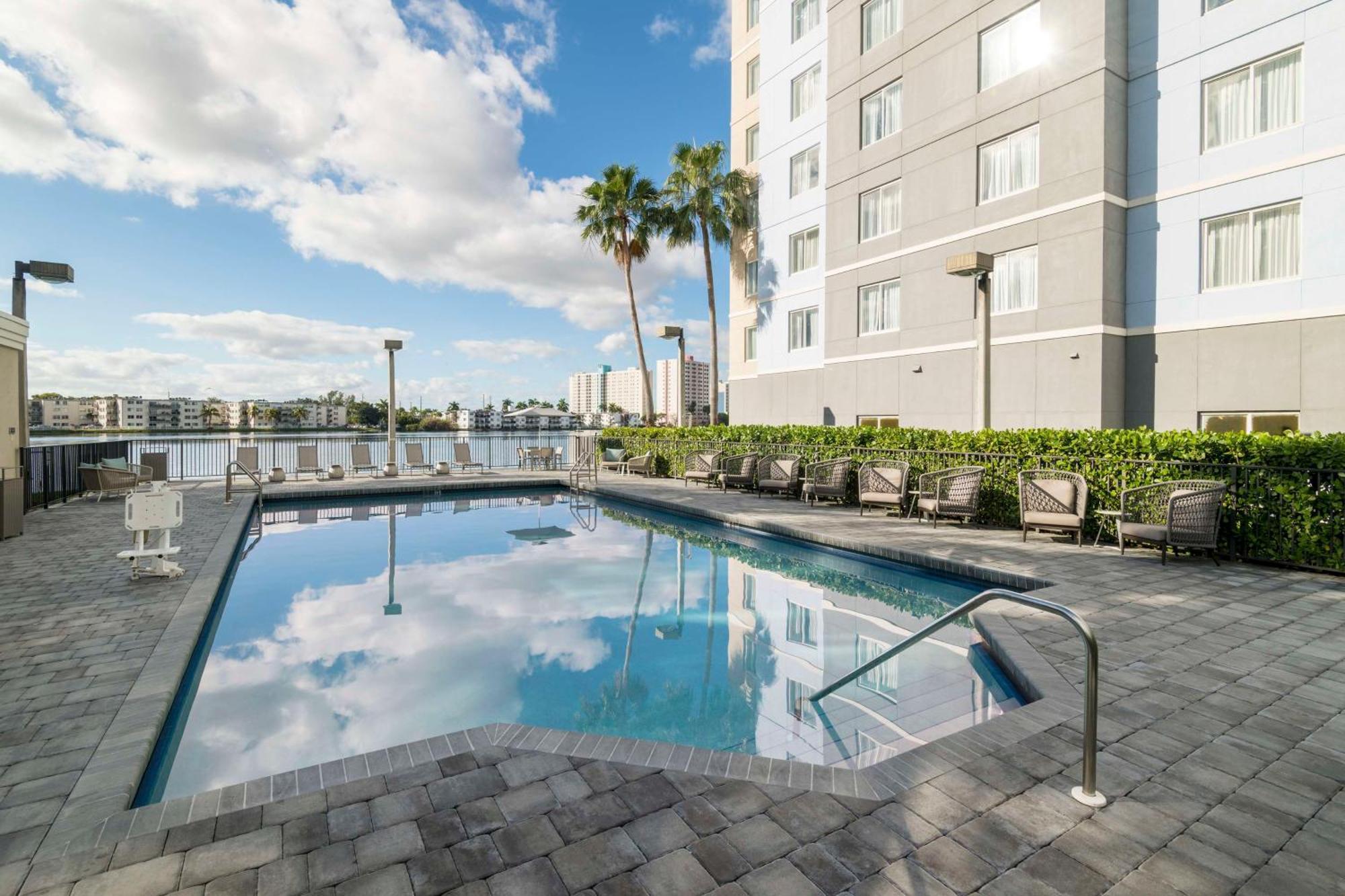 Homewood Suites Miami Airport/Blue Lagoon Ngoại thất bức ảnh